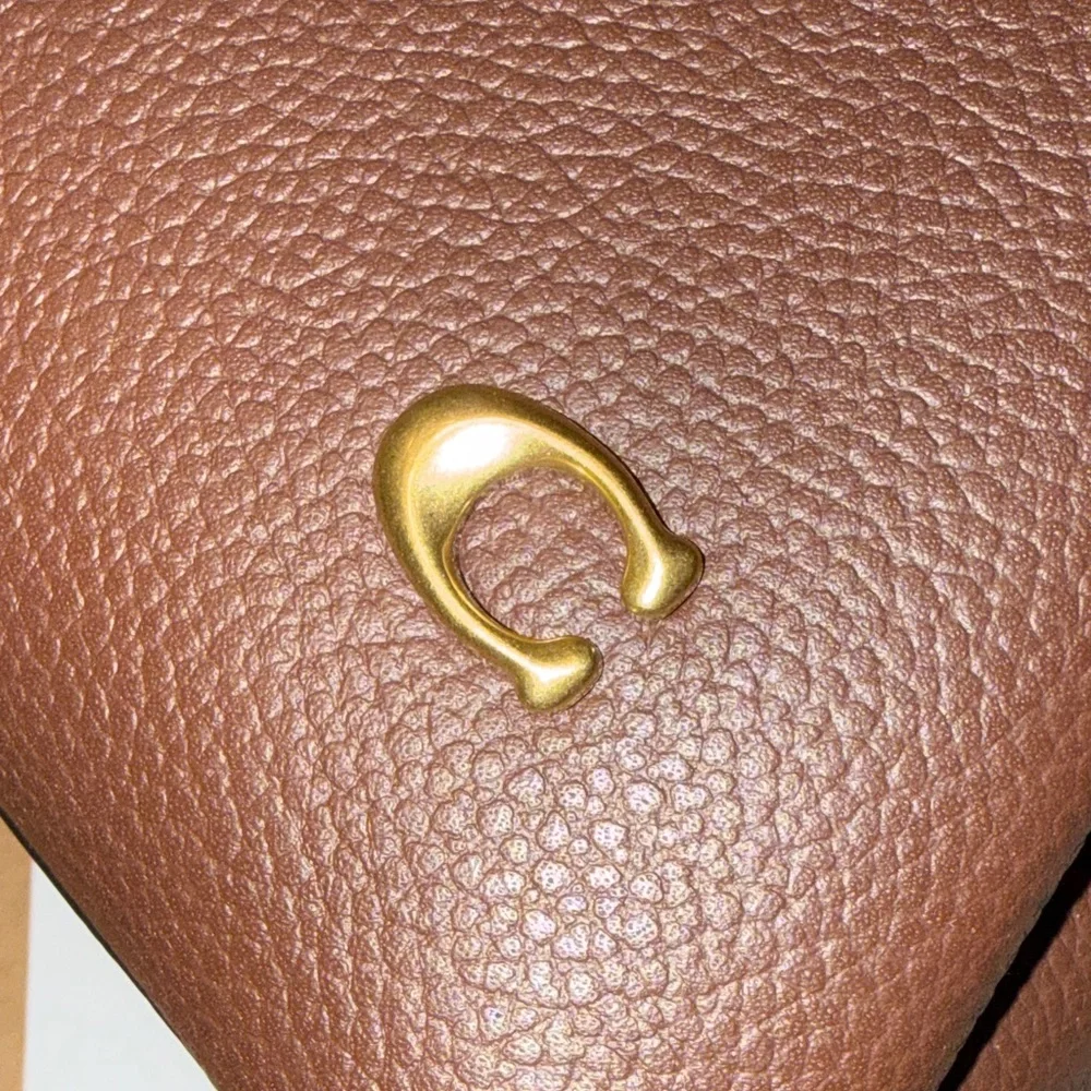 Coach Lana Shoulder Bag 23 - Picture 10 of 11